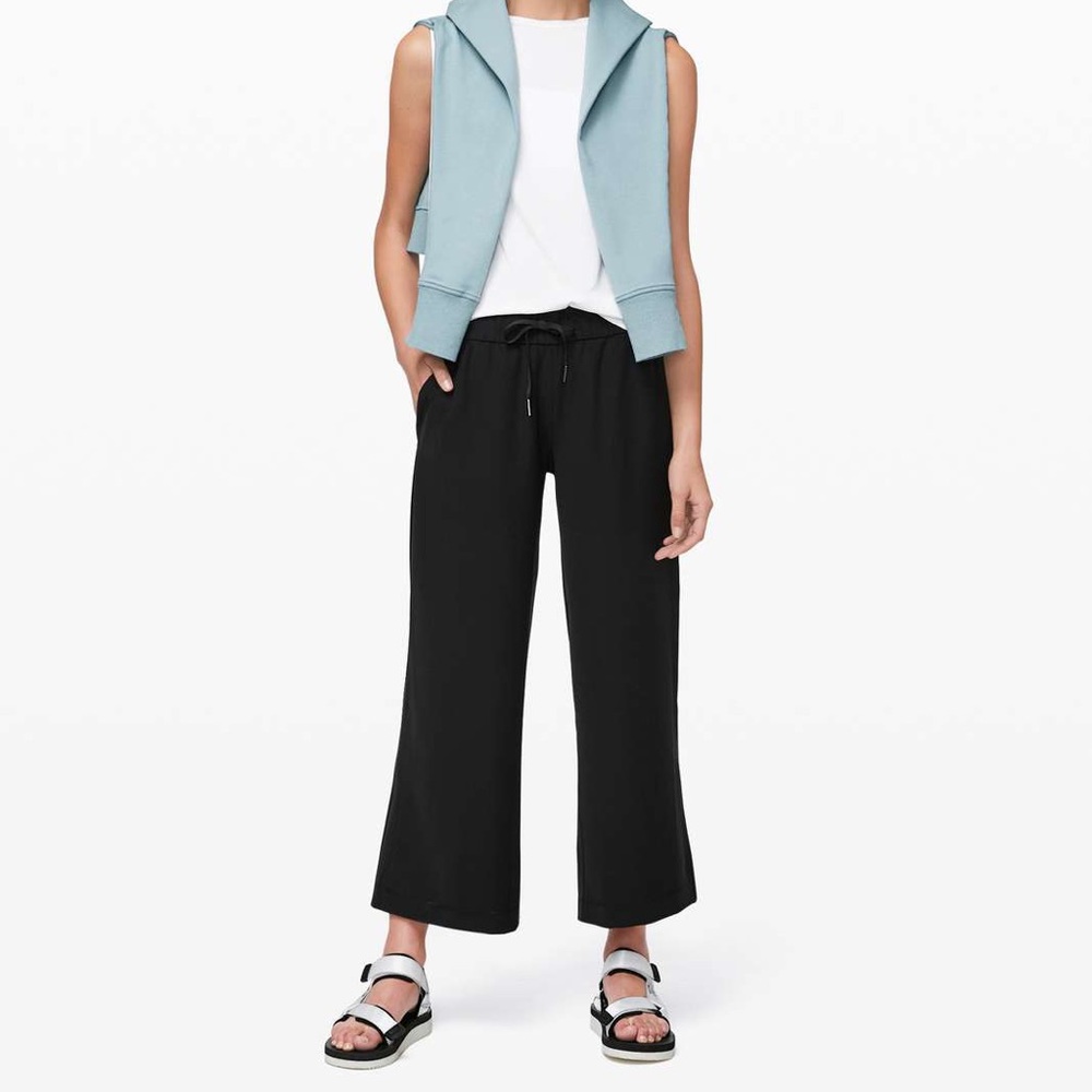 Lululemon On the Fly Wide-Leg 7/8 Pant *Woven size 6